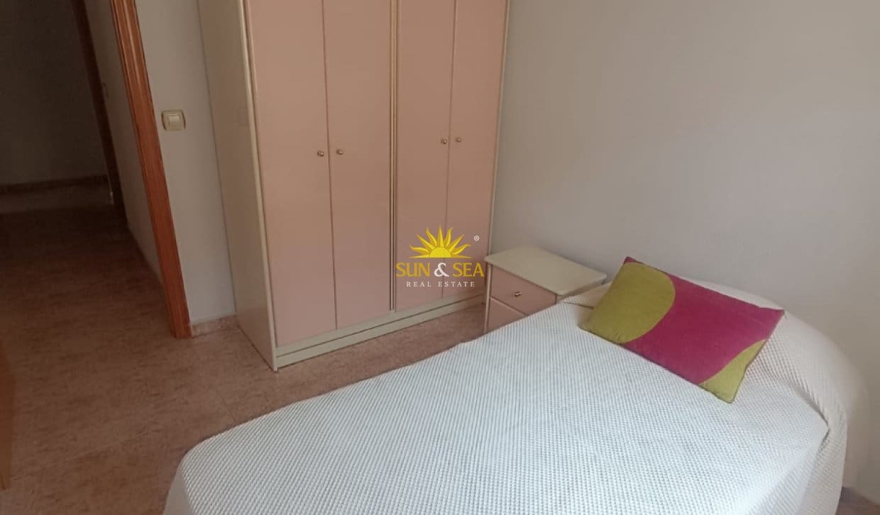 Appartement de 3 chambres à louer à Los Urrutias - 950 € (Ref: 10082211)