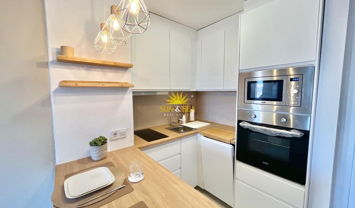 1 sovrum Lägenhet att hyra i Torrevieja med garage - 800 € (Ref: 10082212)