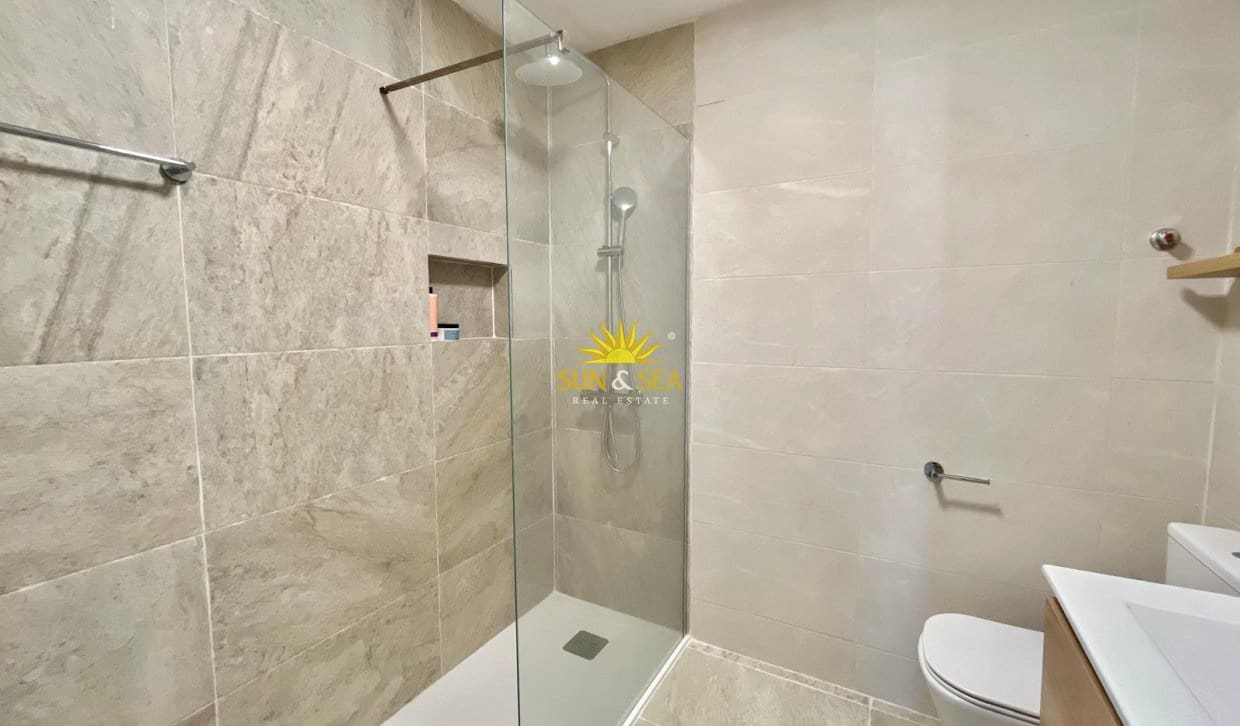 1 sovrum Lägenhet att hyra i Torrevieja med garage - 800 € (Ref: 10082212)
