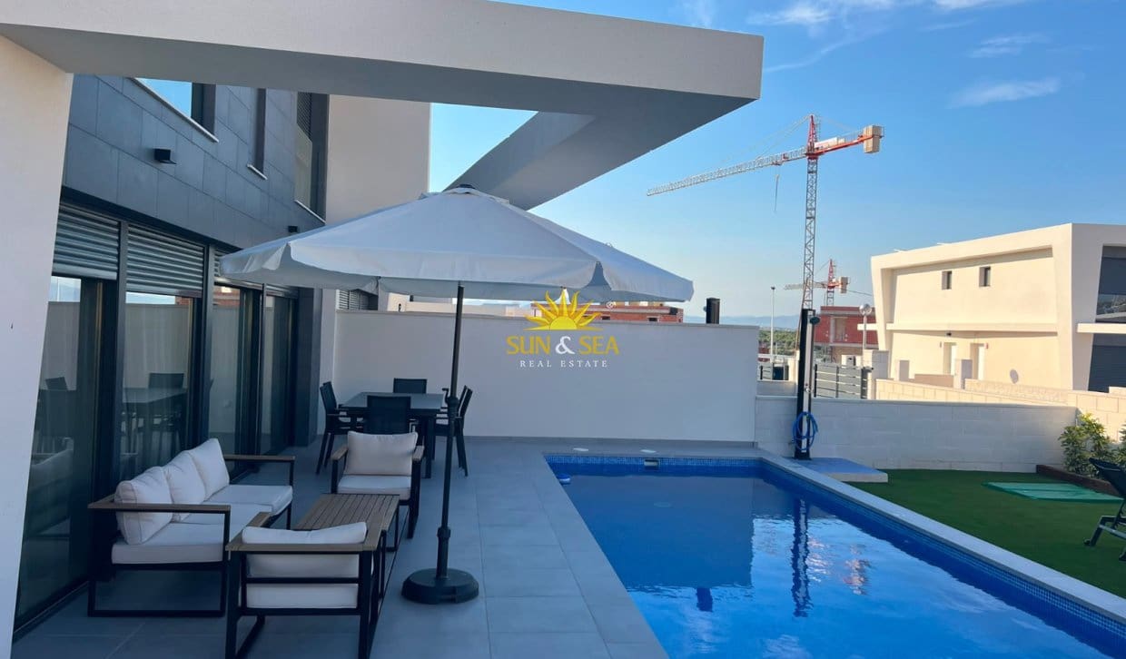 3 sovrum Villa för semesterbostäder i Gran Alacant med pool - 2 500 € (Ref: 10082213)