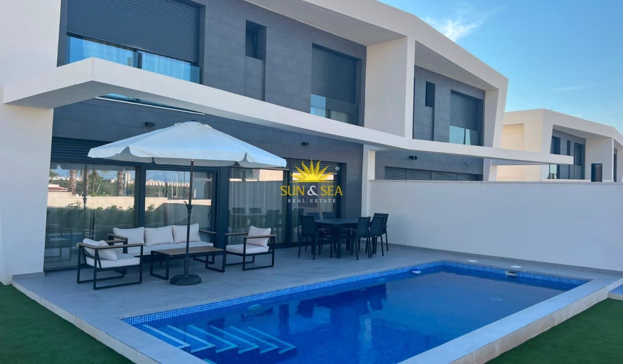 3 sovrum Villa för semesterbostäder i Gran Alacant med pool - 2 500 € (Ref: 10082213)