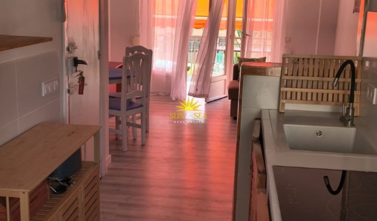 2 slaapkamer Appartement te huur in La Mata - € 800 (Ref: 10085039)