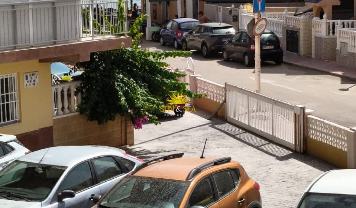 2 slaapkamer Appartement te huur in La Mata - € 800 (Ref: 10085039)