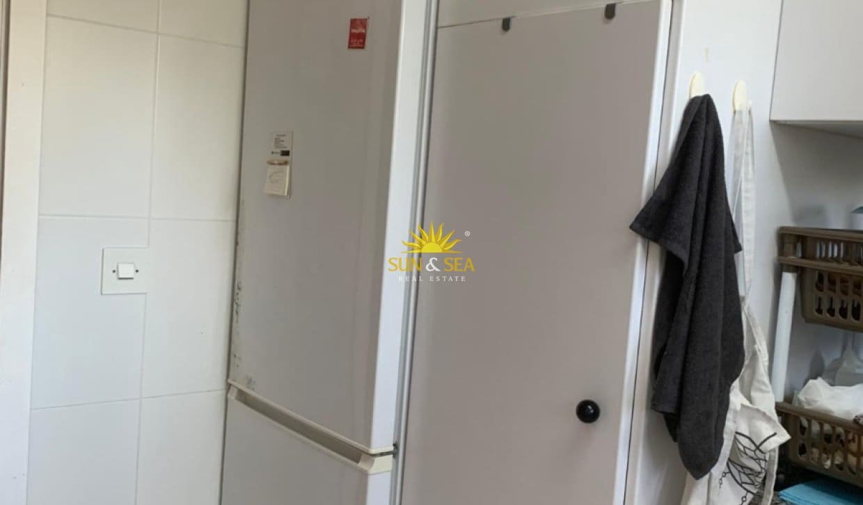 3 slaapkamer Appartement te huur in Benidorm met zwembad - € 1.600 (Ref: 10085041)