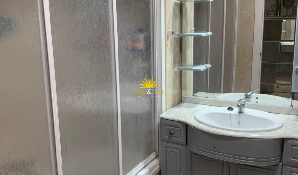 3 slaapkamer Appartement te huur in Benidorm met zwembad - € 1.600 (Ref: 10085041)