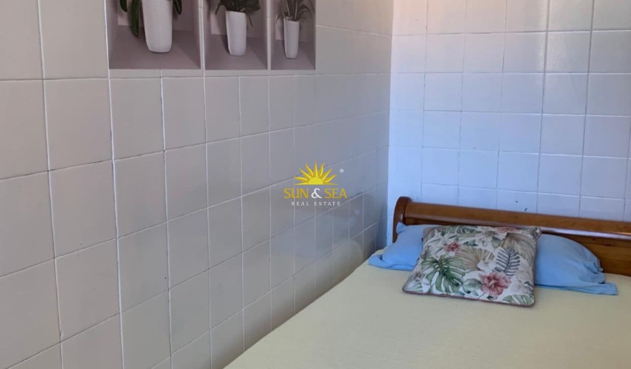 3 slaapkamer Appartement te huur in Benidorm met zwembad - € 1.600 (Ref: 10085041)