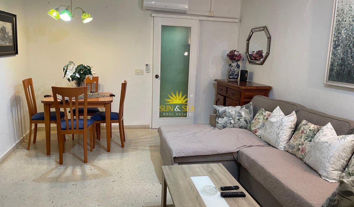 3 slaapkamer Appartement te huur in Benidorm met zwembad - € 1.600 (Ref: 10085041)