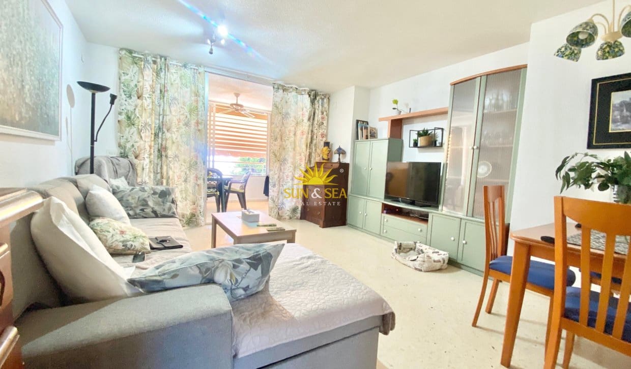 3 bedroom Apartment for rent in Benidorm with pool - € 1,600 (Ref: 10085041)