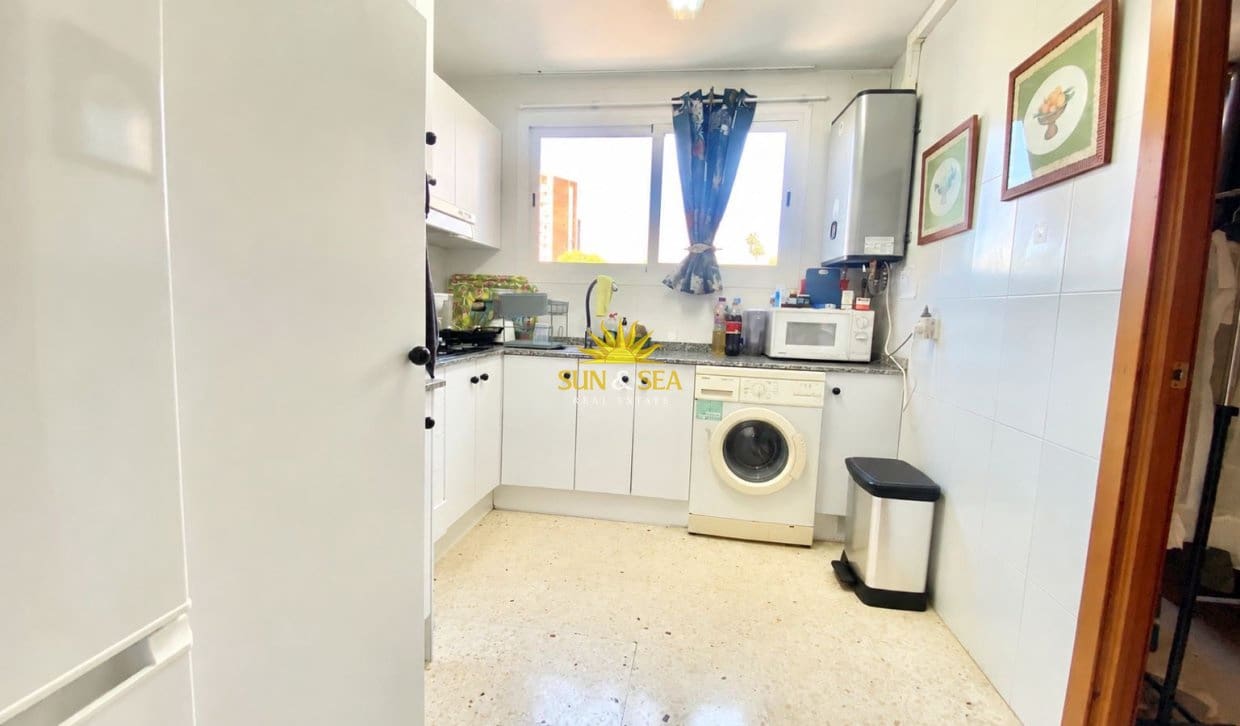 3 bedroom Apartment for rent in Benidorm with pool - € 1,600 (Ref: 10085041)