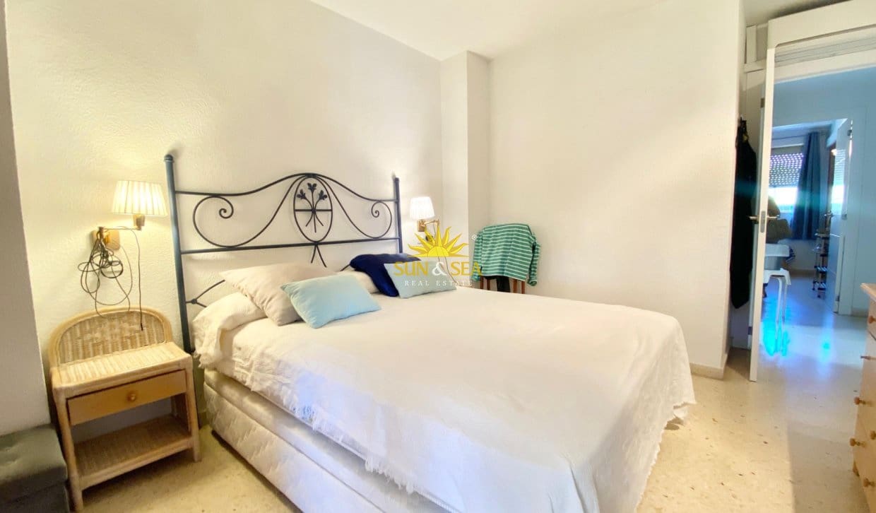 3 bedroom Apartment for rent in Benidorm with pool - € 1,600 (Ref: 10085041)