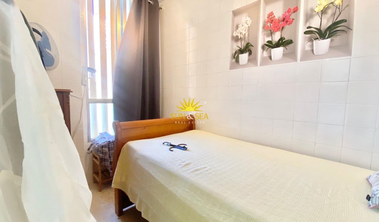 3 bedroom Apartment for rent in Benidorm with pool - € 1,600 (Ref: 10085041)
