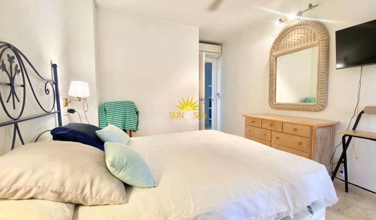 3 bedroom Apartment for rent in Benidorm with pool - € 1,600 (Ref: 10085041)