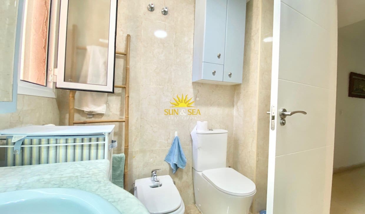 3 bedroom Apartment for rent in Benidorm with pool - € 1,600 (Ref: 10085041)