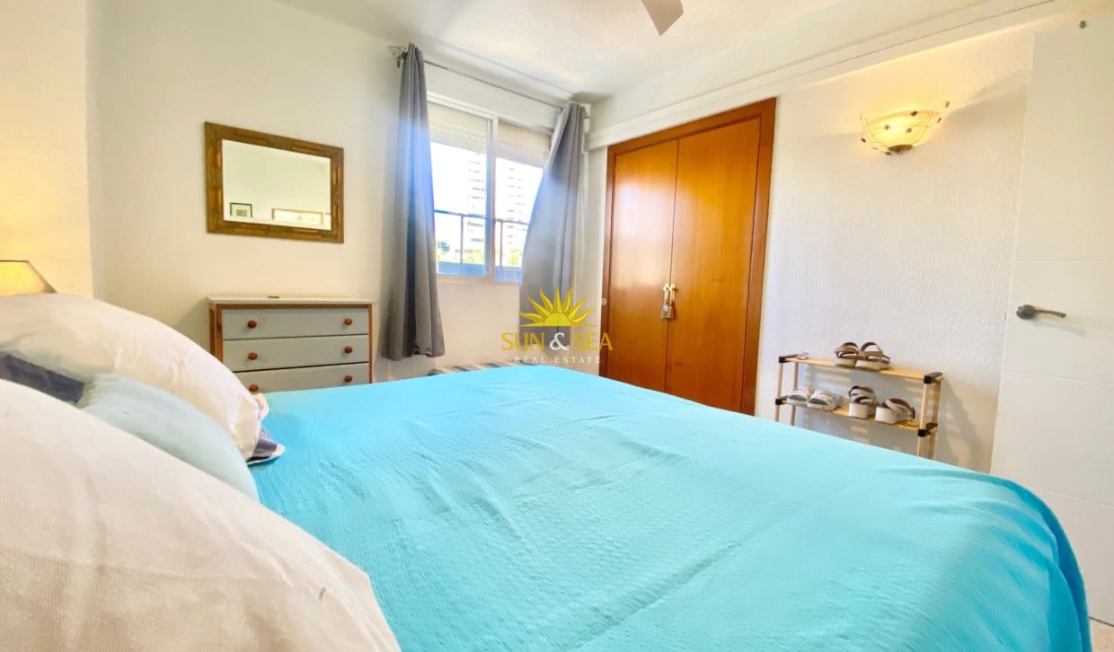 3 bedroom Apartment for rent in Benidorm with pool - € 1,600 (Ref: 10085041)