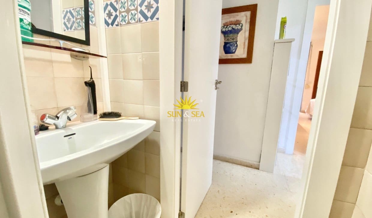 3 bedroom Apartment for rent in Benidorm with pool - € 1,600 (Ref: 10085041)