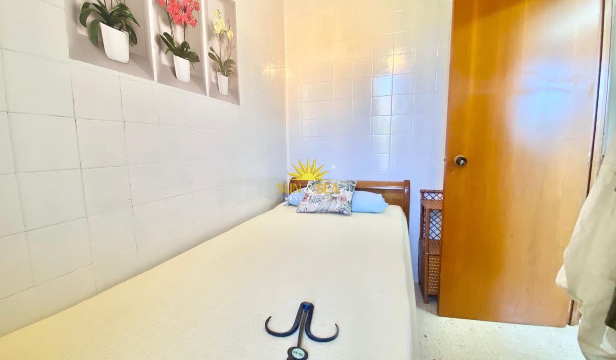 3 bedroom Apartment for rent in Benidorm with pool - € 1,600 (Ref: 10085041)