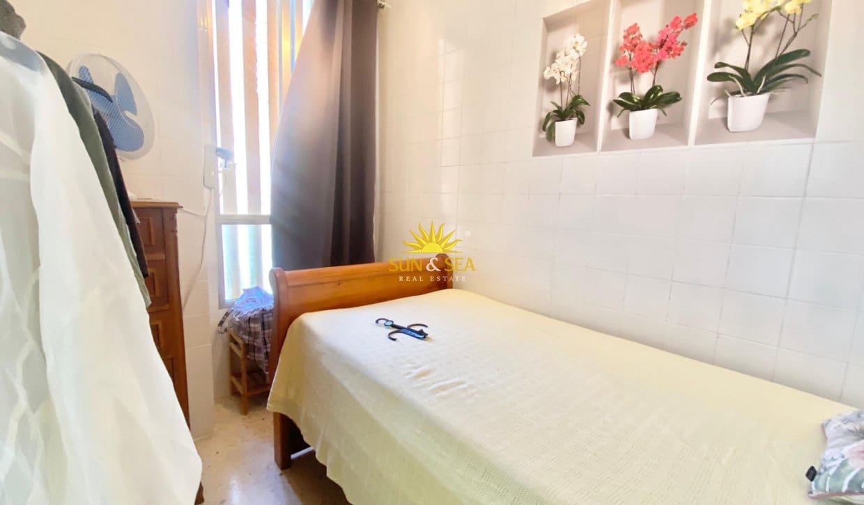 3 bedroom Apartment for rent in Benidorm with pool - € 1,600 (Ref: 10085041)