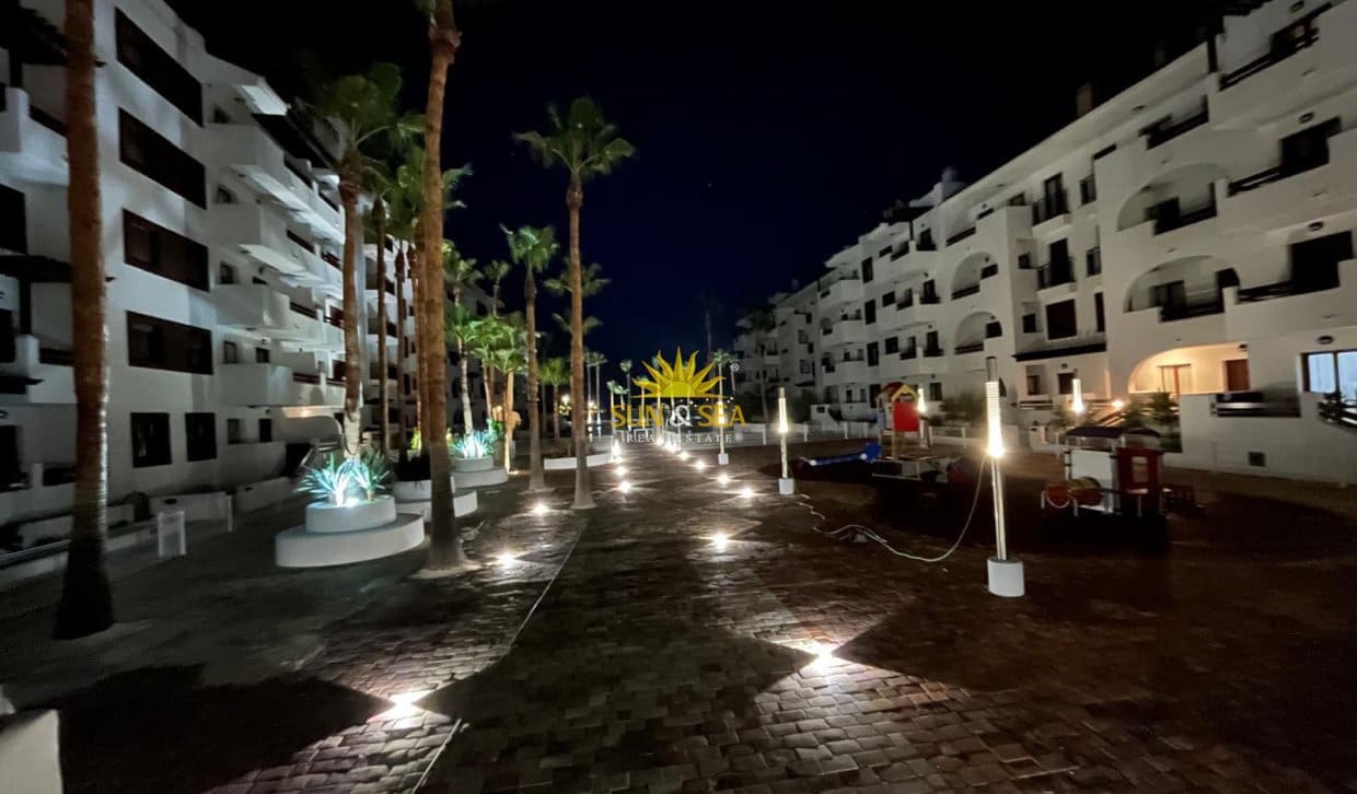 1 soverom Leilighet til leie i Los Alcazares med svømmebasseng garasje - € 690 (Ref: 10086749)