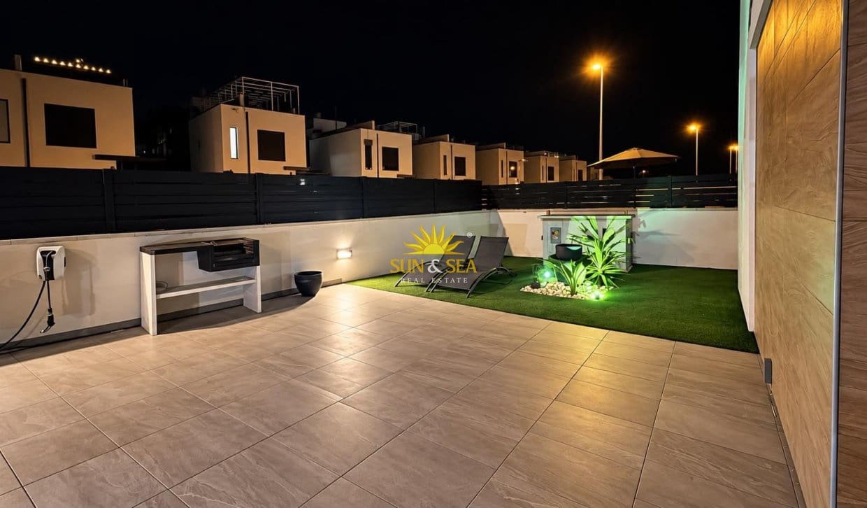 Villa/Maison de 3 chambres de location de vacances à Villamartin avec piscine garage - 2 500 € (Ref: 10086751)