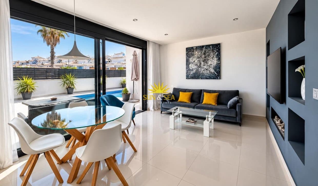 Villa/Maison de 3 chambres de location de vacances à Villamartin avec piscine garage - 2 500 € (Ref: 10086751)