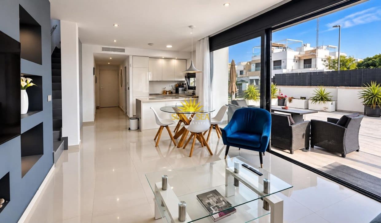 Villa/Maison de 3 chambres de location de vacances à Villamartin avec piscine garage - 2 500 € (Ref: 10086751)