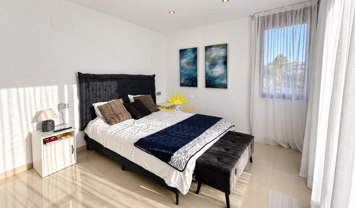 Villa/Maison de 3 chambres de location de vacances à Villamartin avec piscine garage - 2 500 € (Ref: 10086751)