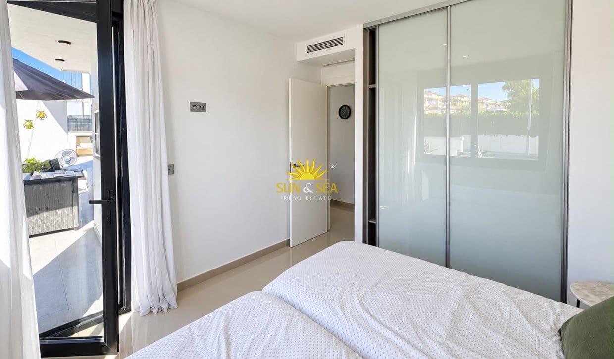 Villa/Maison de 3 chambres de location de vacances à Villamartin avec piscine garage - 2 500 € (Ref: 10086751)