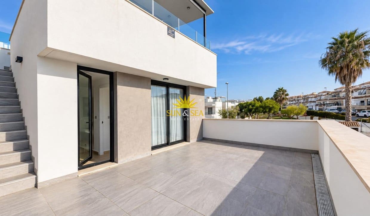 Villa/Maison de 3 chambres de location de vacances à Villamartin avec piscine garage - 2 500 € (Ref: 10086751)