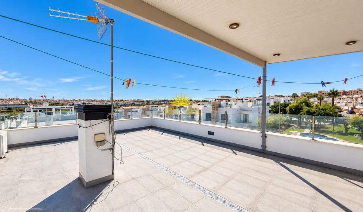 Villa/Maison de 3 chambres de location de vacances à Villamartin avec piscine garage - 2 500 € (Ref: 10086751)