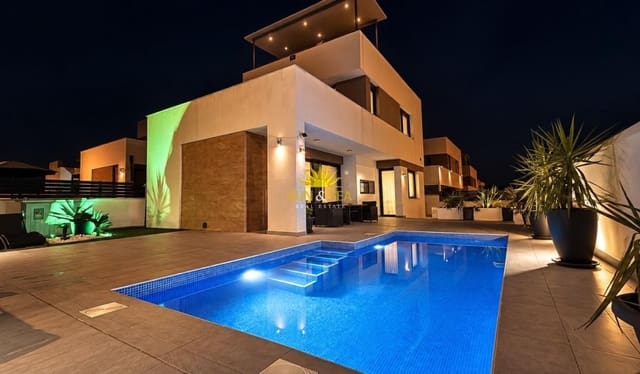 Villa/Maison de 3 chambres de location de vacances à Villamartin, Orihuela avec piscine garage - 2 500 € (Ref: 10086751)