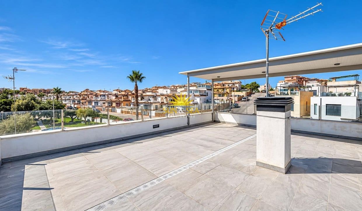 Villa/Maison de 3 chambres de location de vacances à Villamartin avec piscine garage - 2 500 € (Ref: 10086751)