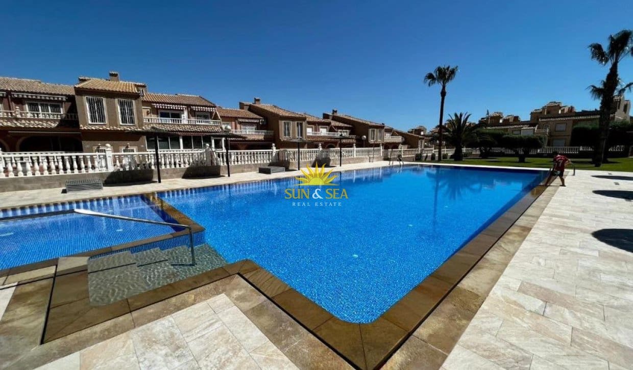 2 Zimmer Villa zu vermieten in Gran Alacant mit Pool Garage - 1.300 € (Ref: 10088723)