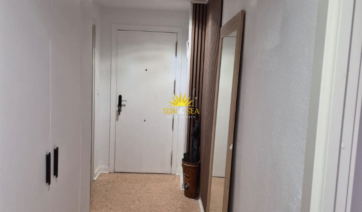 2 slaapkamer Appartement te huur in Alicante stad met zwembad garage - € 1.200 (Ref: 10088724)