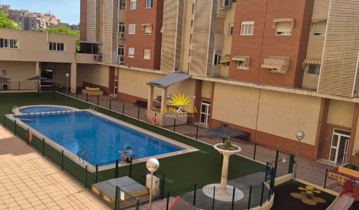 2 slaapkamer Appartement te huur in Alicante stad met zwembad garage - € 1.200 (Ref: 10088724)
