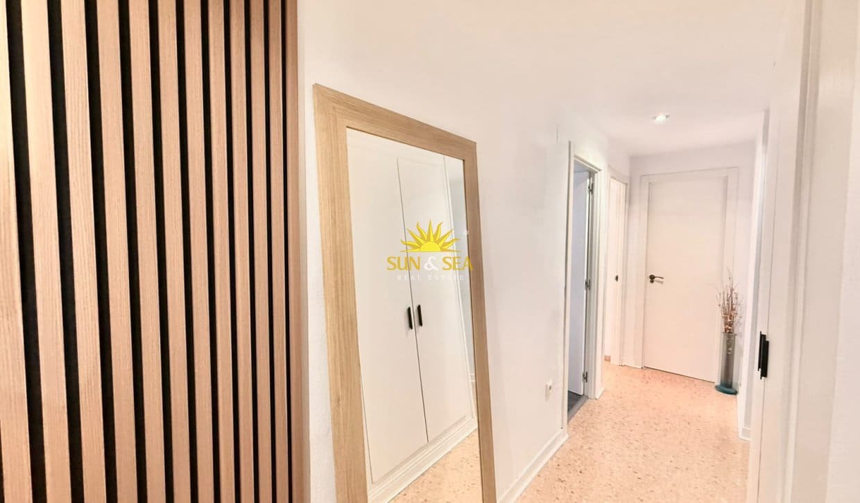 2 bedroom Apartment for rent in Alicante / Alacant city with pool garage - € 1,200 (Ref: 10088724)