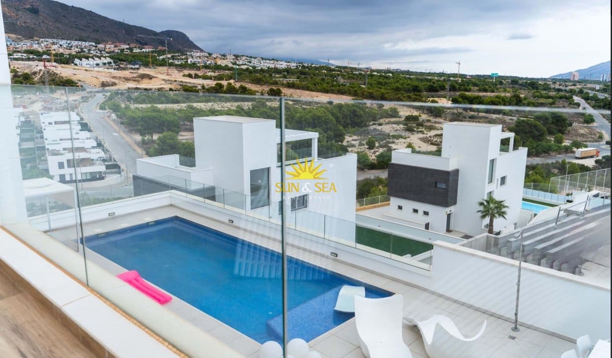 3 soverom Villa til leie i Finestrat med svømmebasseng garasje - € 4 200 (Ref: 10088727)