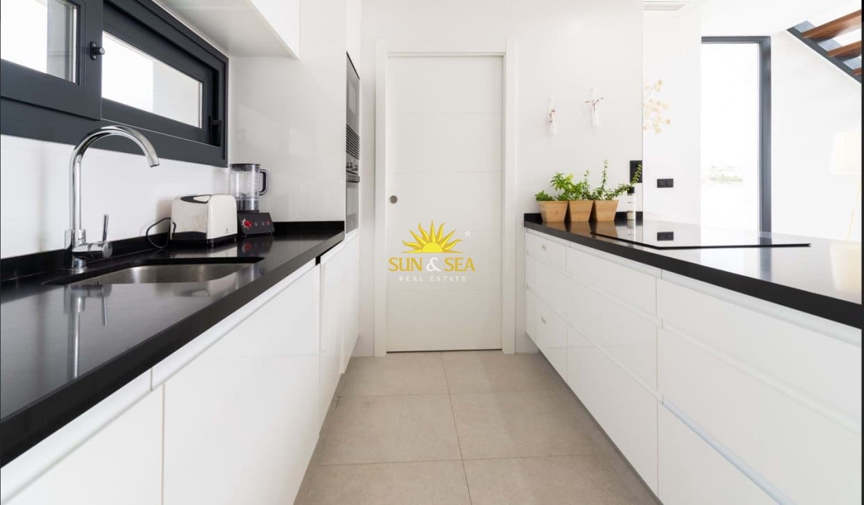 3 soverom Villa til leie i Finestrat med svømmebasseng garasje - € 4 200 (Ref: 10088727)