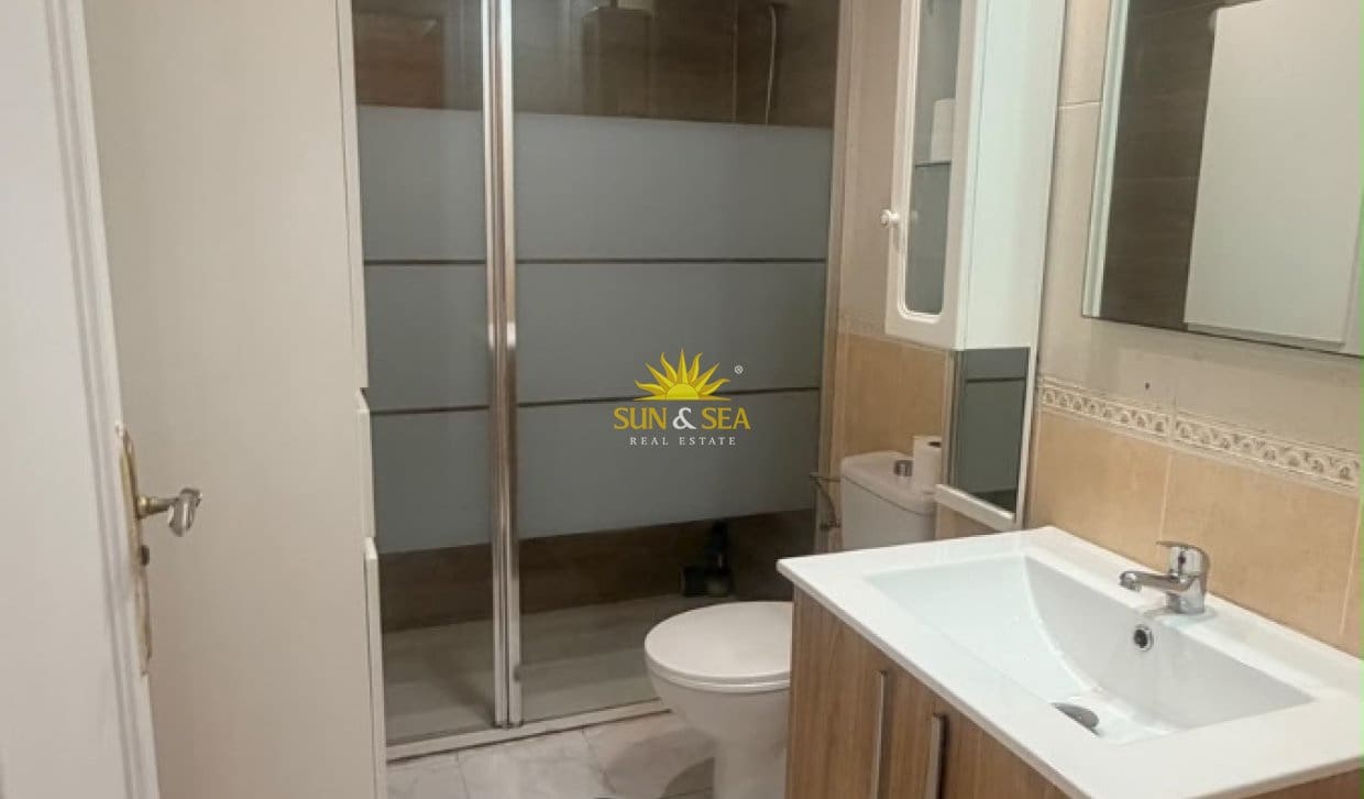 2 bedroom Apartment for holiday rental in Benidorm with pool - € 1,200 (Ref: 10091497)