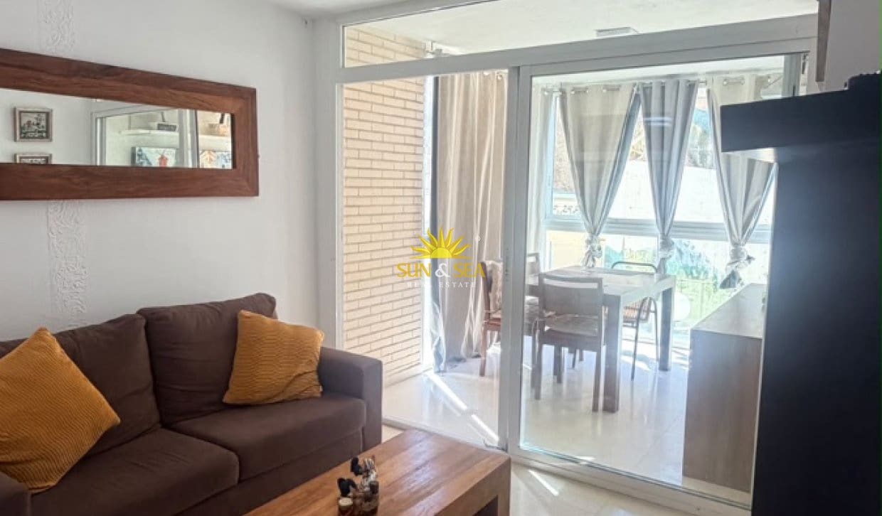 2 bedroom Apartment for holiday rental in Benidorm with pool - € 1,200 (Ref: 10091497)