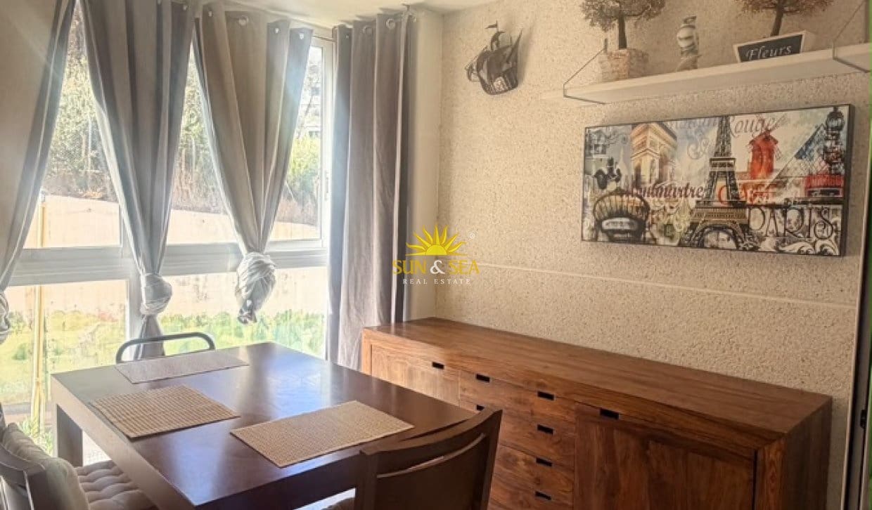 2 bedroom Apartment for holiday rental in Benidorm with pool - € 1,200 (Ref: 10091497)