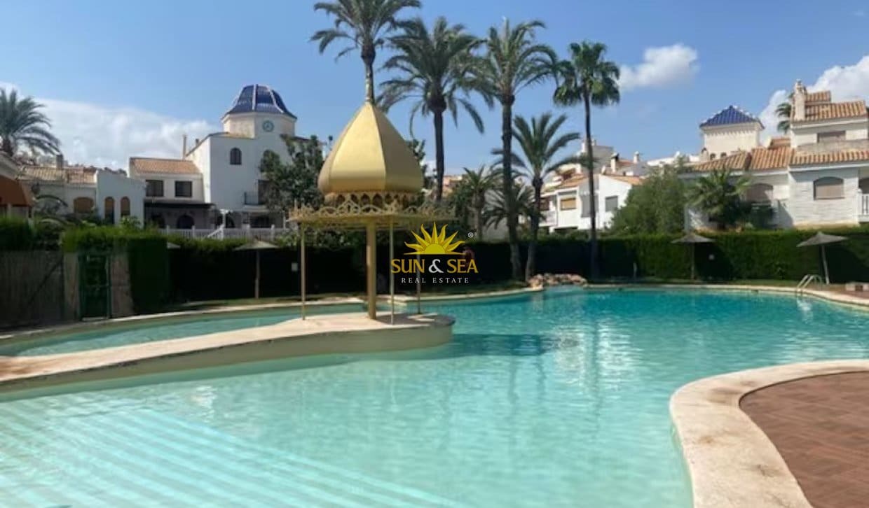 Villa/Maison de 3 chambres de location de vacances à Gran Alacant avec piscine garage - 1 400 € (Ref: 10091498)