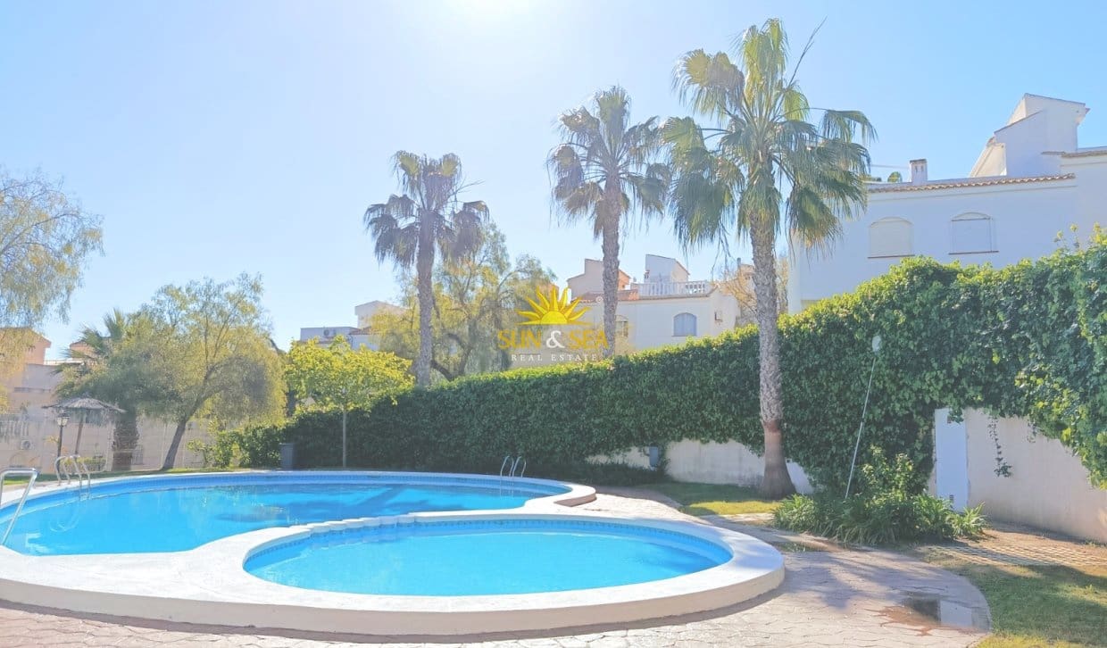 Villa/Maison de 3 chambres de location de vacances à Gran Alacant avec piscine garage - 1 400 € (Ref: 10091498)