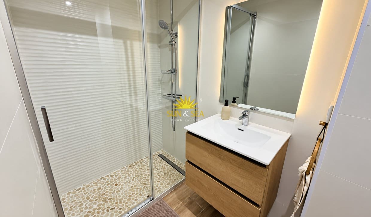 3 soveværelse Lejlighed til leje i Alicante by - € 2.500 (Ref: 10091499)