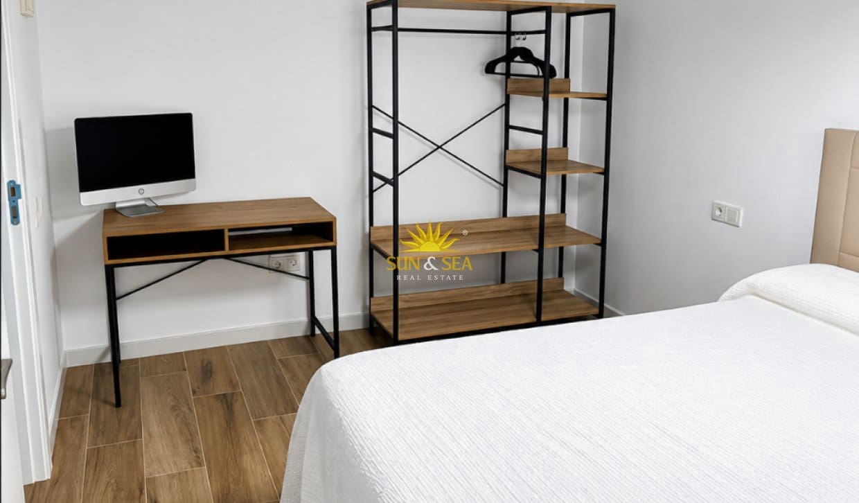 3 soveværelse Lejlighed til leje i Alicante by - € 2.500 (Ref: 10091499)