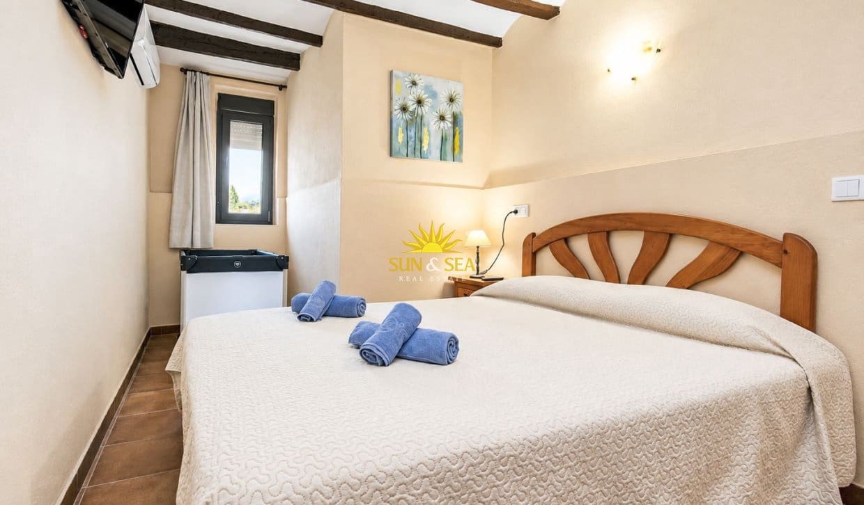 Villa/Maison de 5 chambres à louer à Denia avec piscine garage - 3 000 € (Ref: 10093727)
