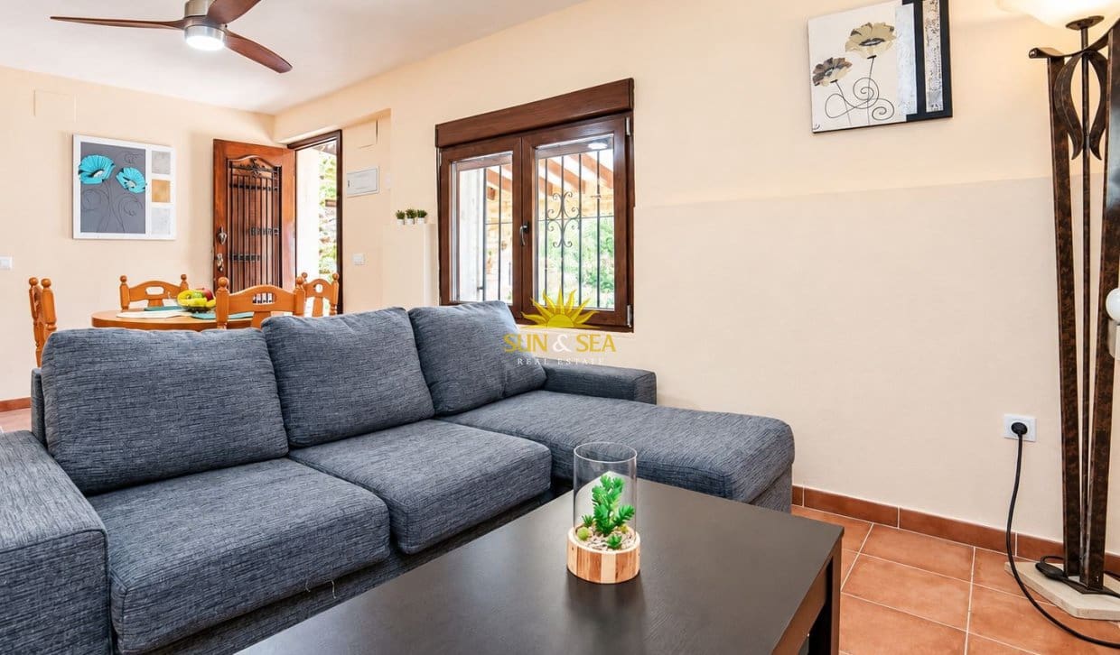 Villa/Maison de 5 chambres à louer à Denia avec piscine garage - 3 000 € (Ref: 10093727)