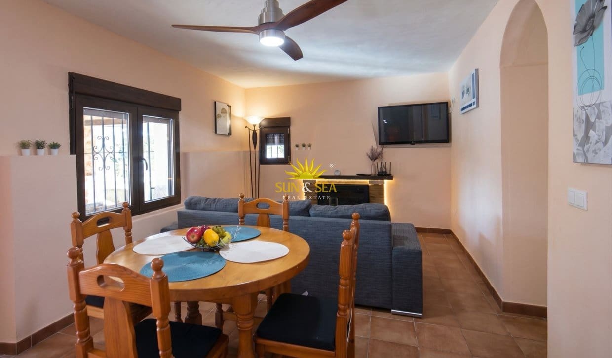 Villa/Maison de 5 chambres à louer à Denia avec piscine garage - 3 000 € (Ref: 10093727)
