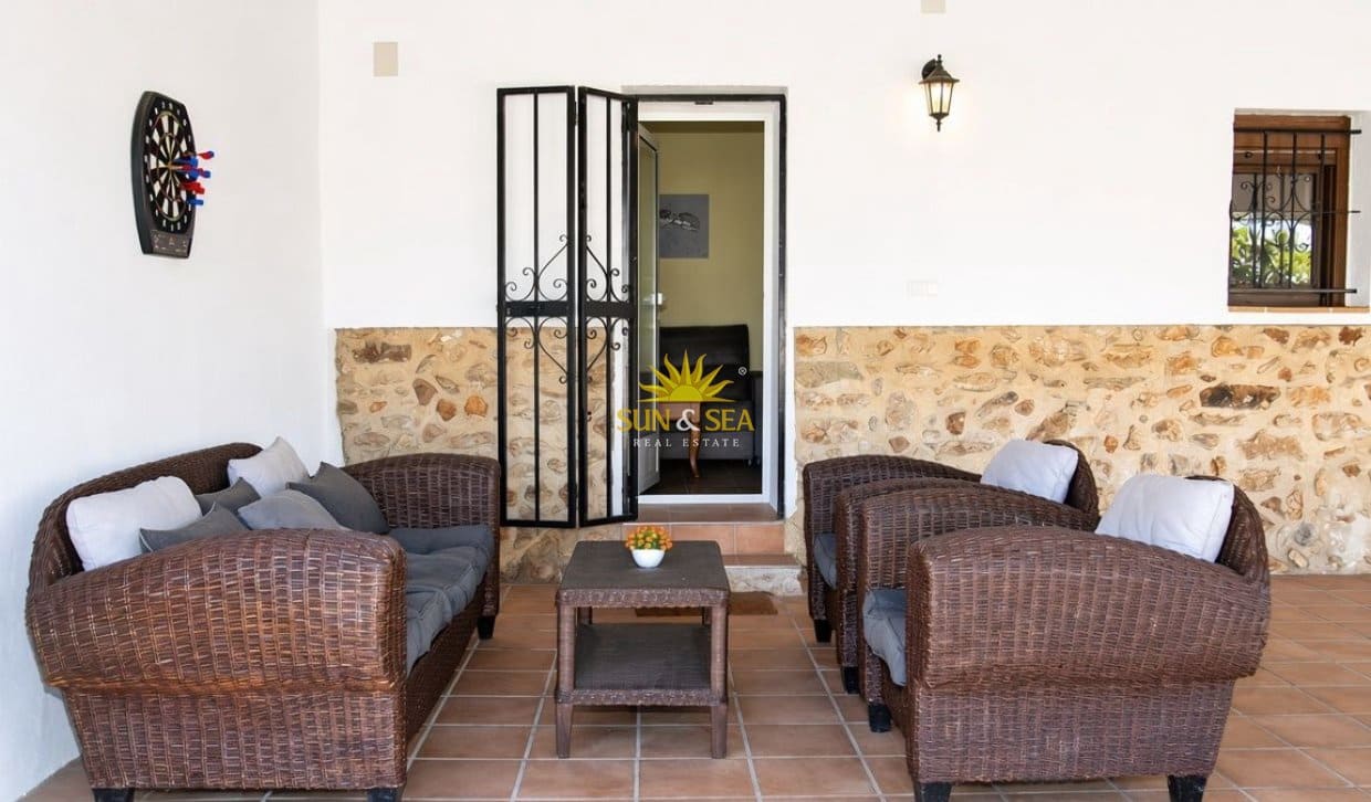 Villa/Maison de 5 chambres à louer à Denia avec piscine garage - 3 000 € (Ref: 10093727)