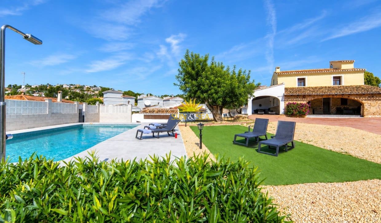 Villa/Maison de 5 chambres à louer à Denia avec piscine garage - 3 000 € (Ref: 10093727)