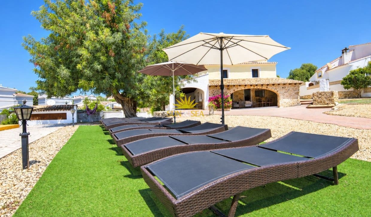Villa/Maison de 5 chambres à louer à Denia avec piscine garage - 3 000 € (Ref: 10093727)